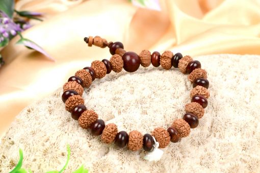 8 Mukhi Rudraksha Ganesha Bracelet with Red Sandalwood to remove obstacles in path, destroys evils and brings success