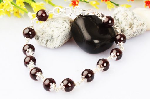 Garnet Bracelet in pure silver flower caps - To inspire love, passion and devotion and dispels sense of insecurity